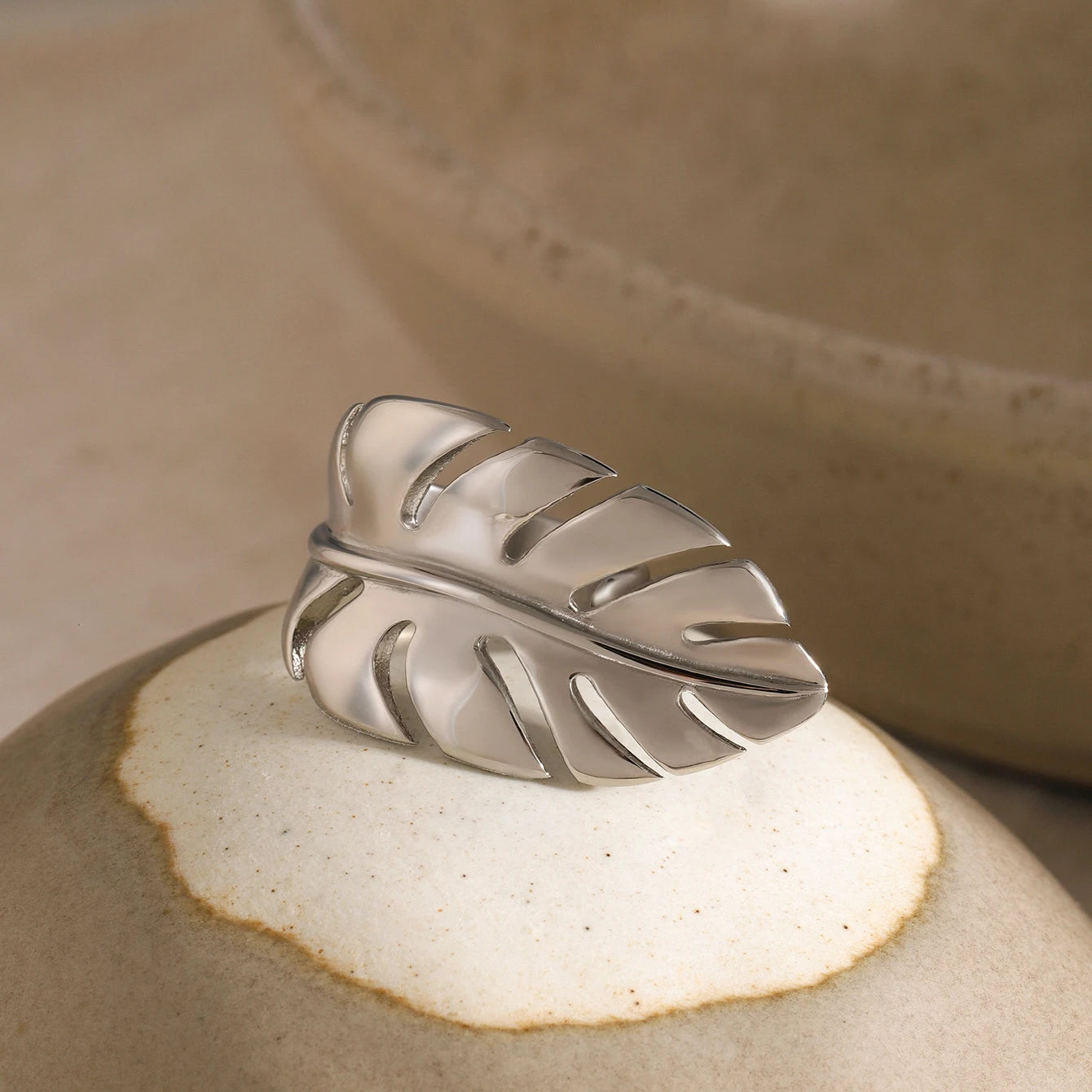 NORÉLI Feather Leaf Open Ring – 18K Gold Plated Stainless Steel