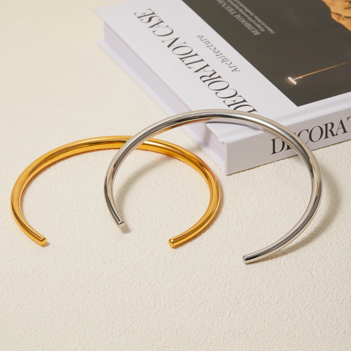 Smooth Collar Necklace – 18K Gold Plated Stainless Steel