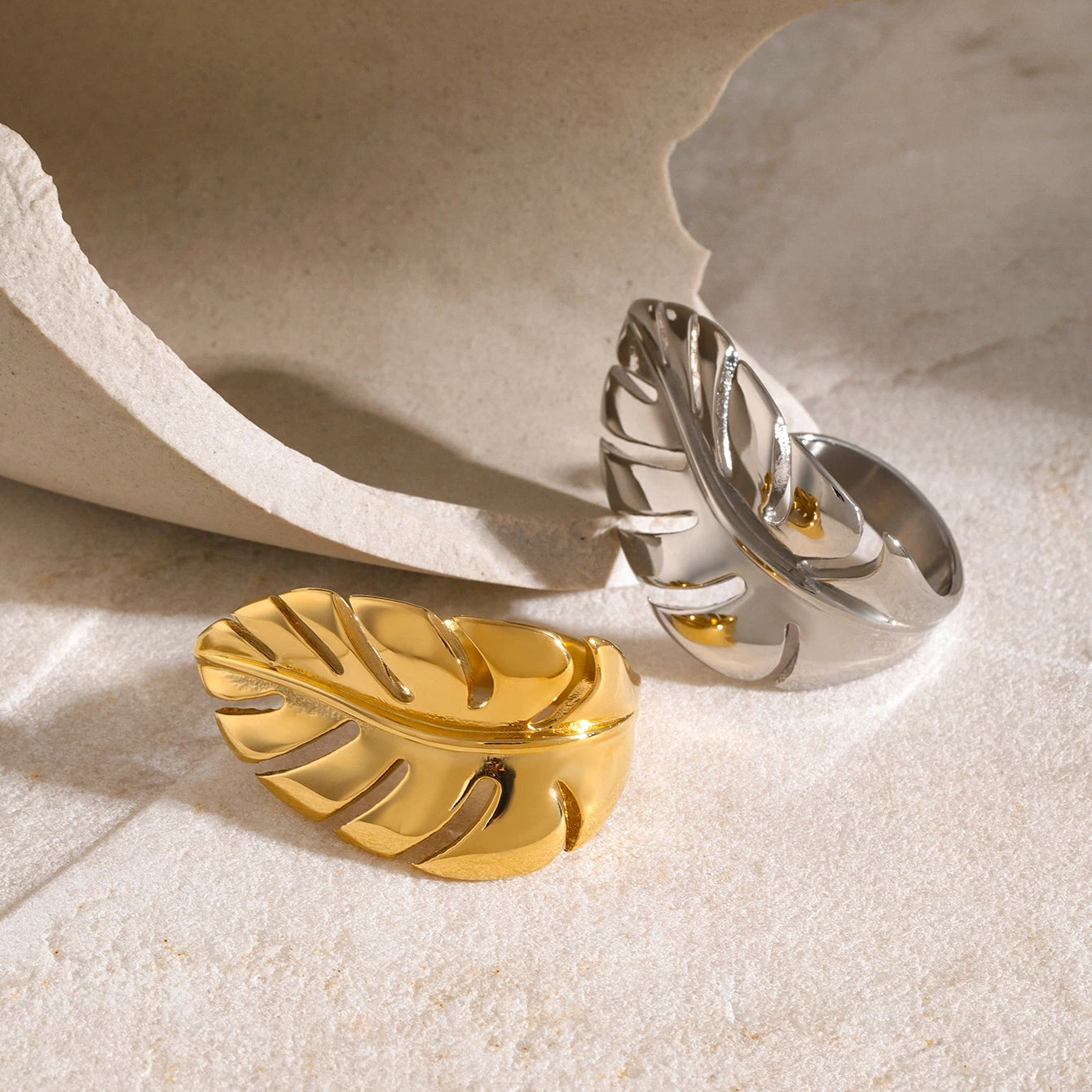 NORÉLI Feather Leaf Open Ring – 18K Gold Plated Stainless Steel