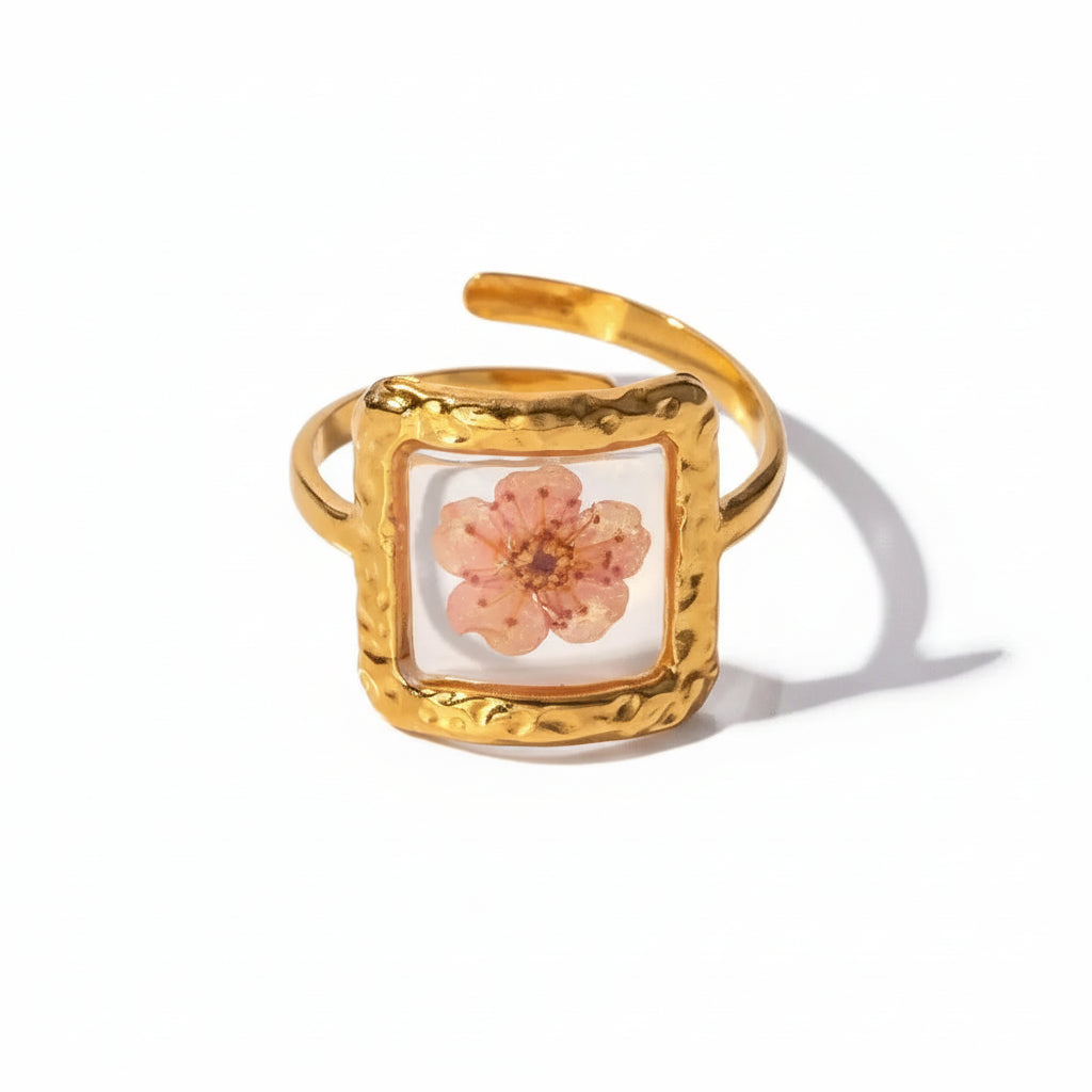 Eternity Flower Ring – 18K Gold Plated Stainless Steel