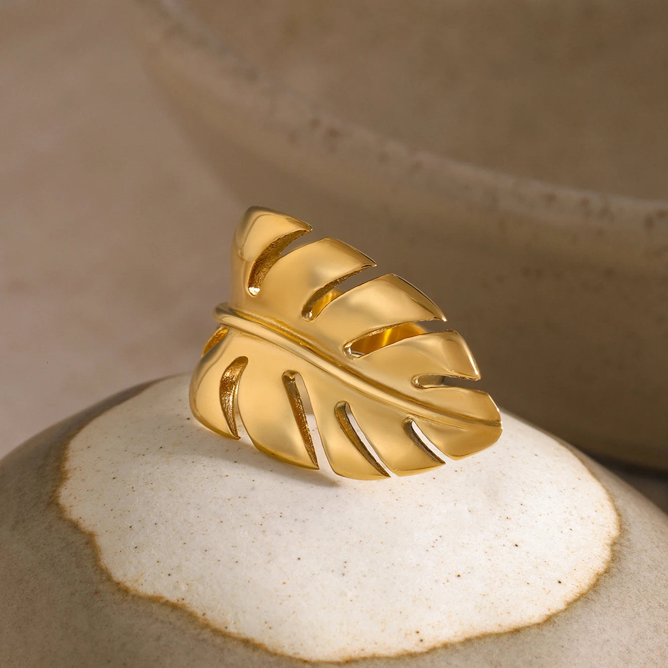 NORÉLI Feather Leaf Open Ring – 18K Gold Plated Stainless Steel
