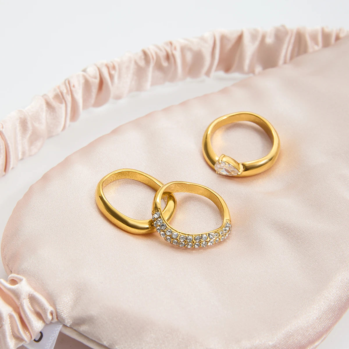 Rhinestone Band Ring – 18K Gold Plated Stainless Steel